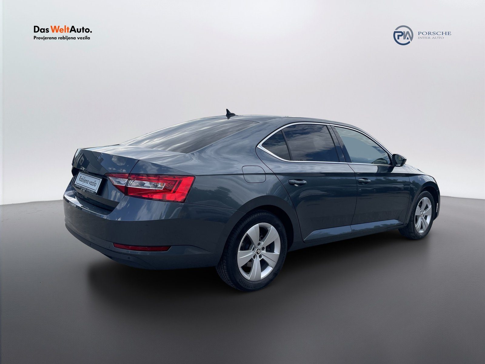 2021 Škoda Superb — fotografija 8