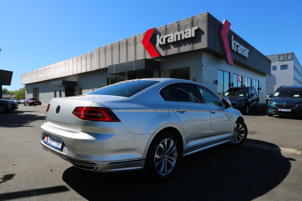 2019 Volkswagen Passat R-Line — fotografija 14