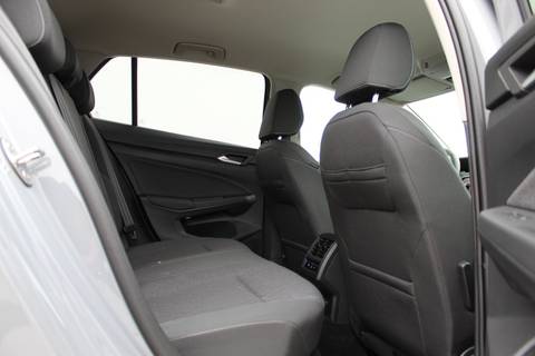 2026 Volkswagen Golf — sličica 12