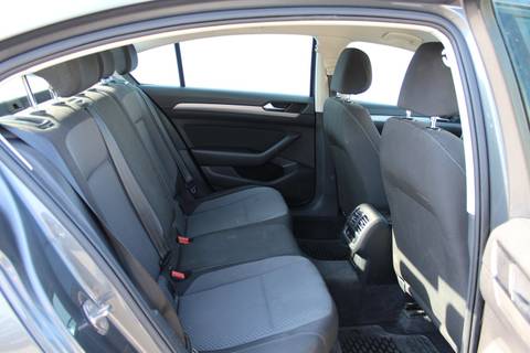 2016 Volkswagen Passat — sličica 12