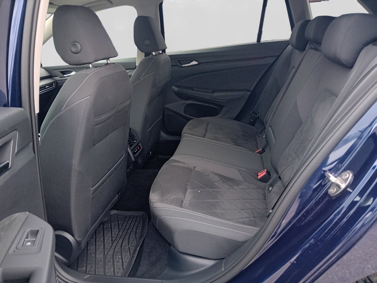 2024 Volkswagen Golf Variant — fotografija 13