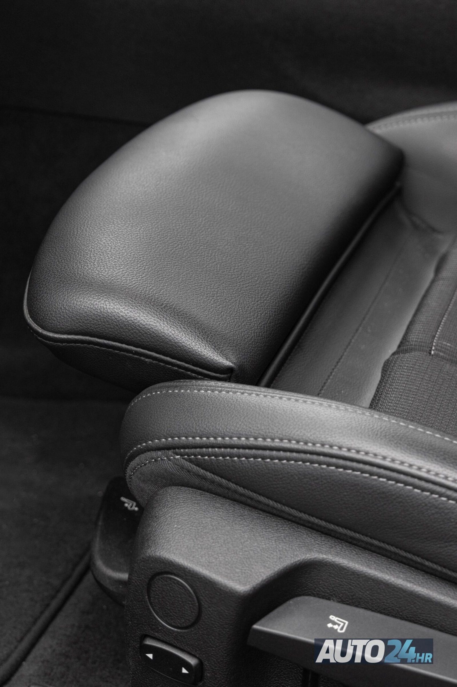 2021 BMW Serija 3 Sport Line — fotografija 23