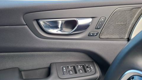 2023 Volvo XC60 — sličica 18