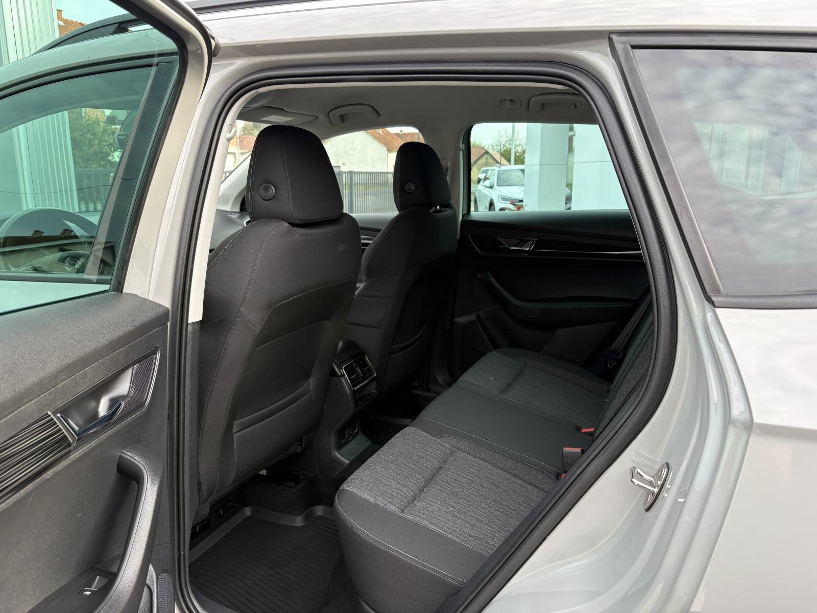 2019 Škoda Karoq — fotografija 11