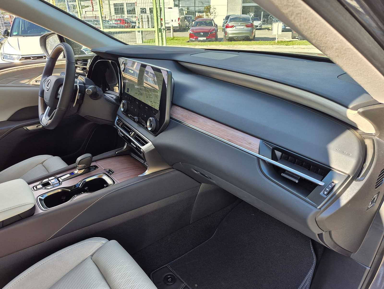 2025 Lexus RX 450h — fotografija 14