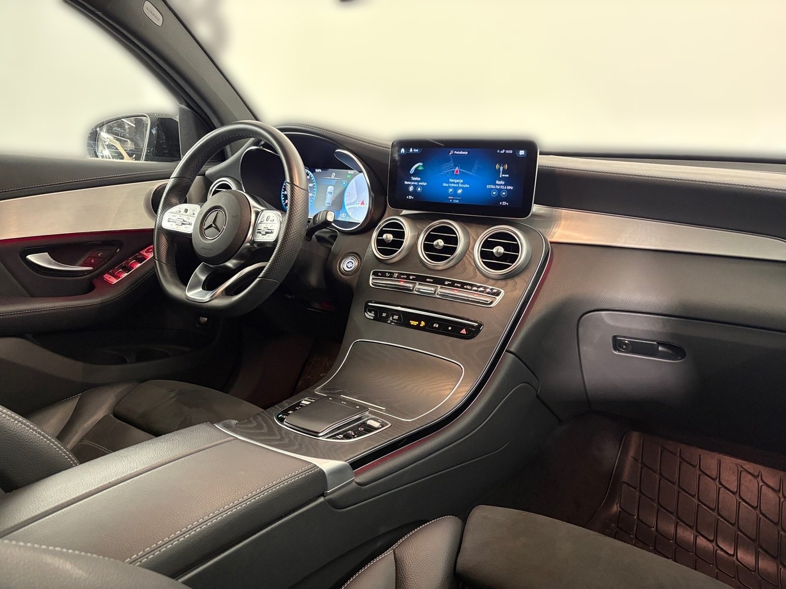 2023 Mercedes-Benz GLC — fotografija 21