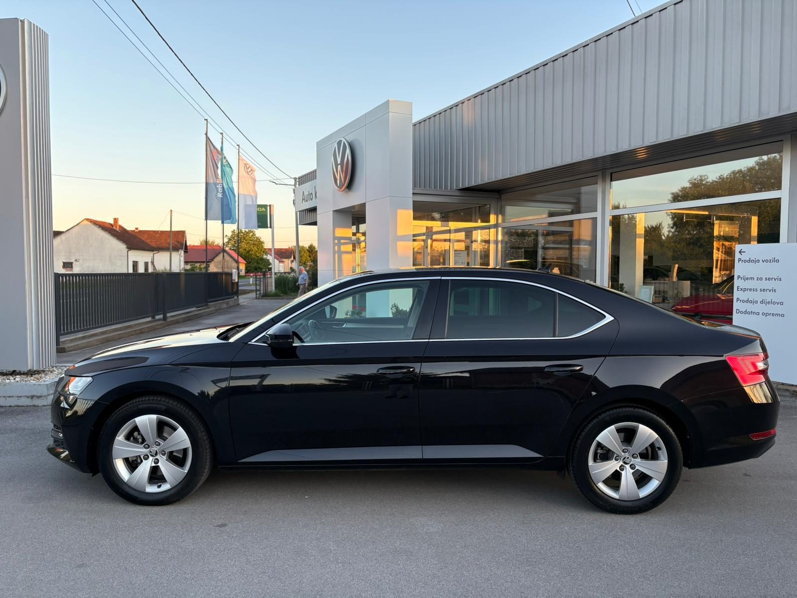 2021 Škoda Superb — fotografija 6