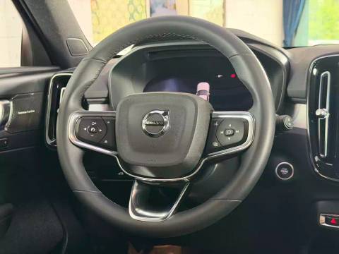2023 Volvo XC40 — sličica 13