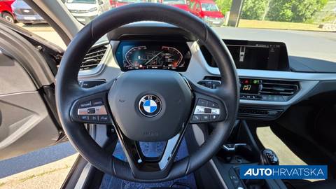 2022 BMW Serija 1 — sličica 13