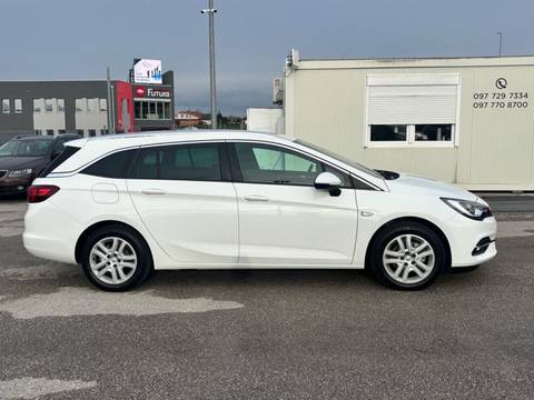 2020 Opel Astra — sličica 4