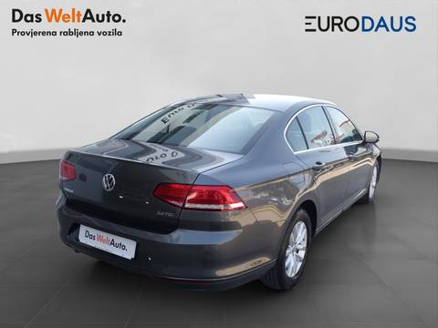 2017 Volkswagen Passat — sličica 5