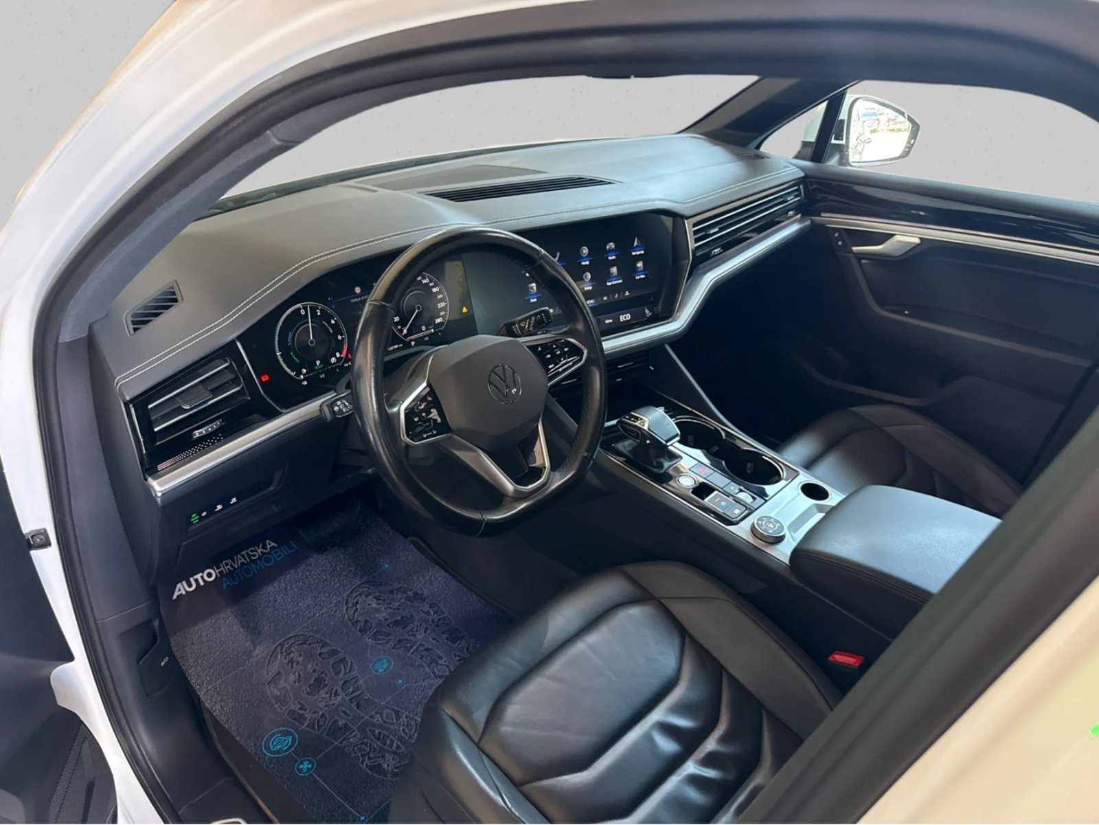 2021 Volkswagen Touareg — fotografija 11