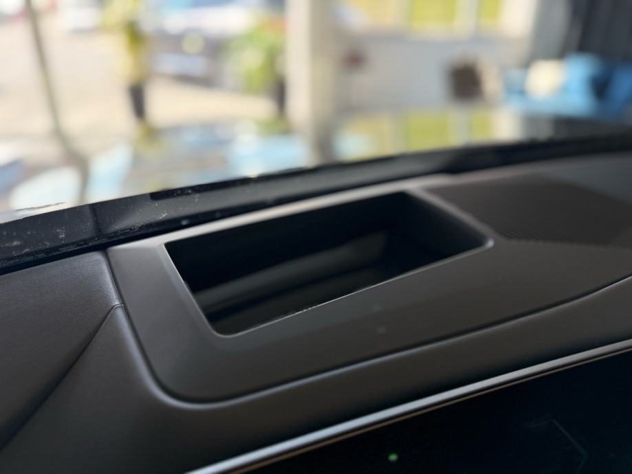 2025 BMW Serija 5 — fotografija 13