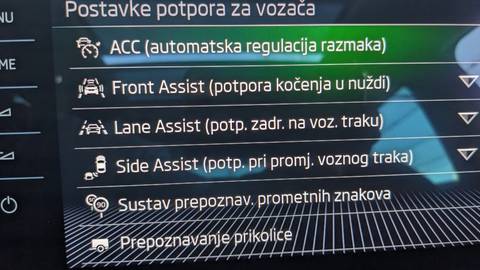 2022 Škoda Karoq — sličica 22