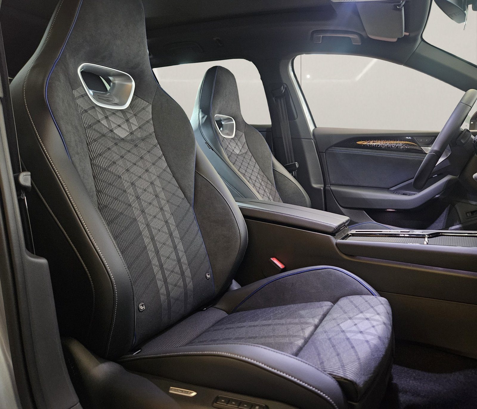2026 Volkswagen Passat R-Line — fotografija 12
