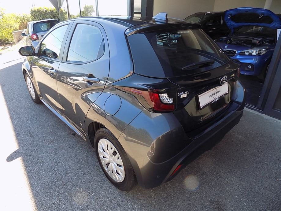 2022 Toyota Yaris — fotografija 8