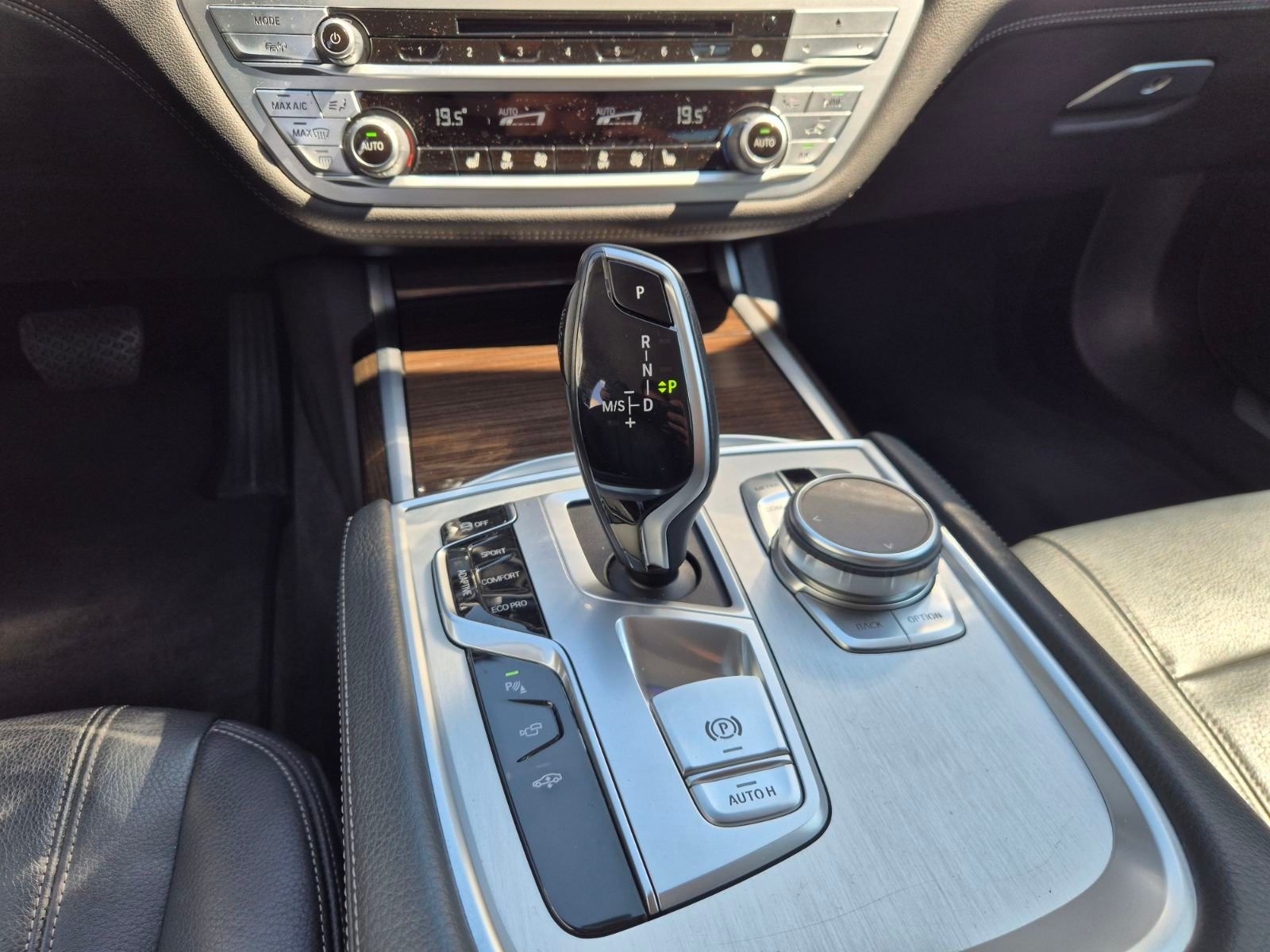 2019 BMW Serija 7 — fotografija 19