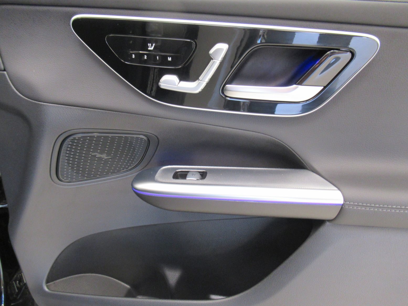 2025 Mercedes-Benz GLC — fotografija 11
