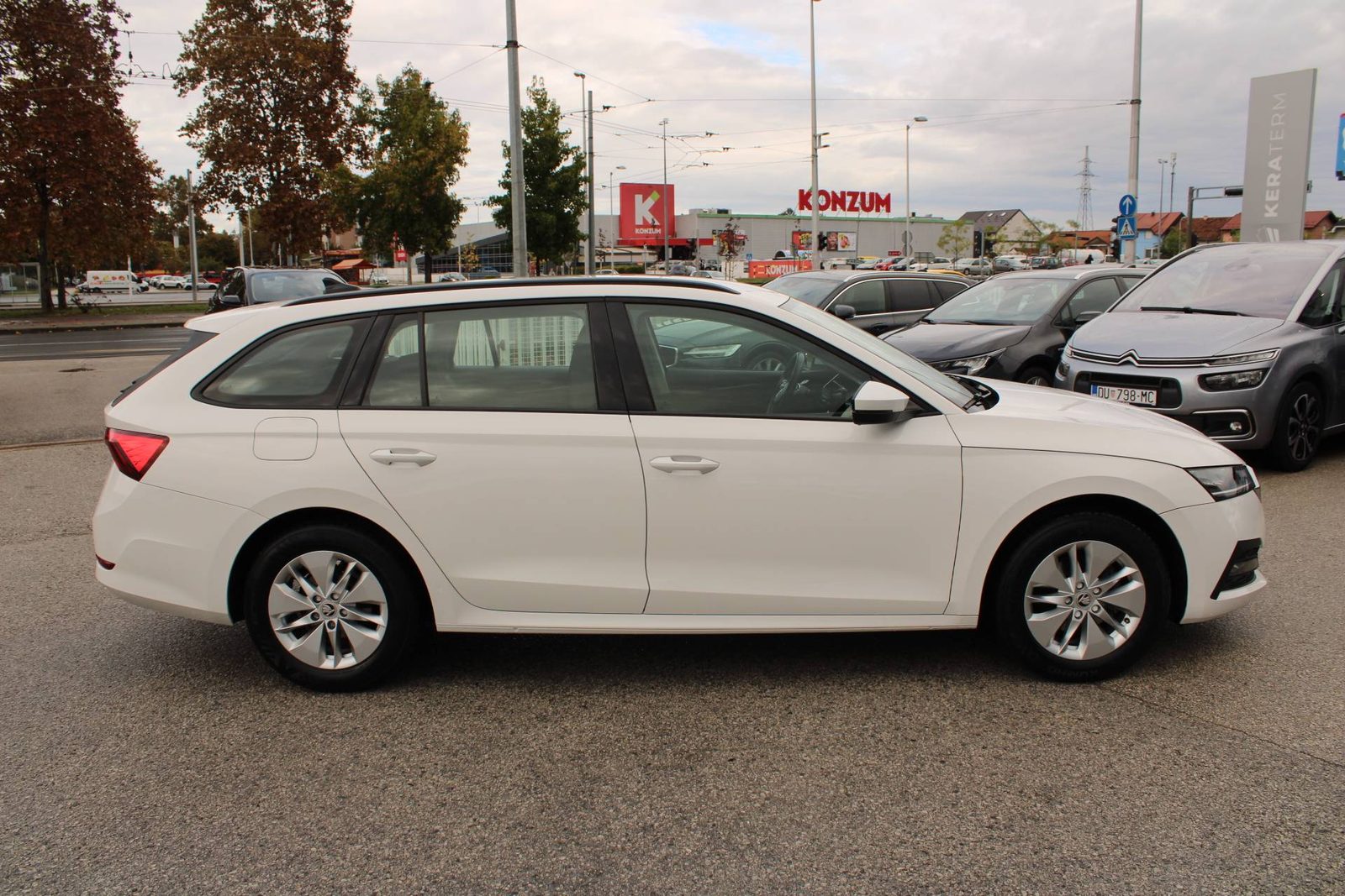 2023 Škoda Octavia Combi — fotografija 4