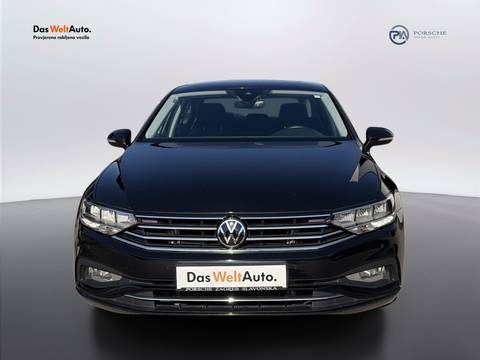 2021 Volkswagen Passat — sličica 2