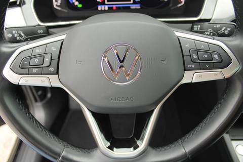 2022 Volkswagen Passat — sličica 17
