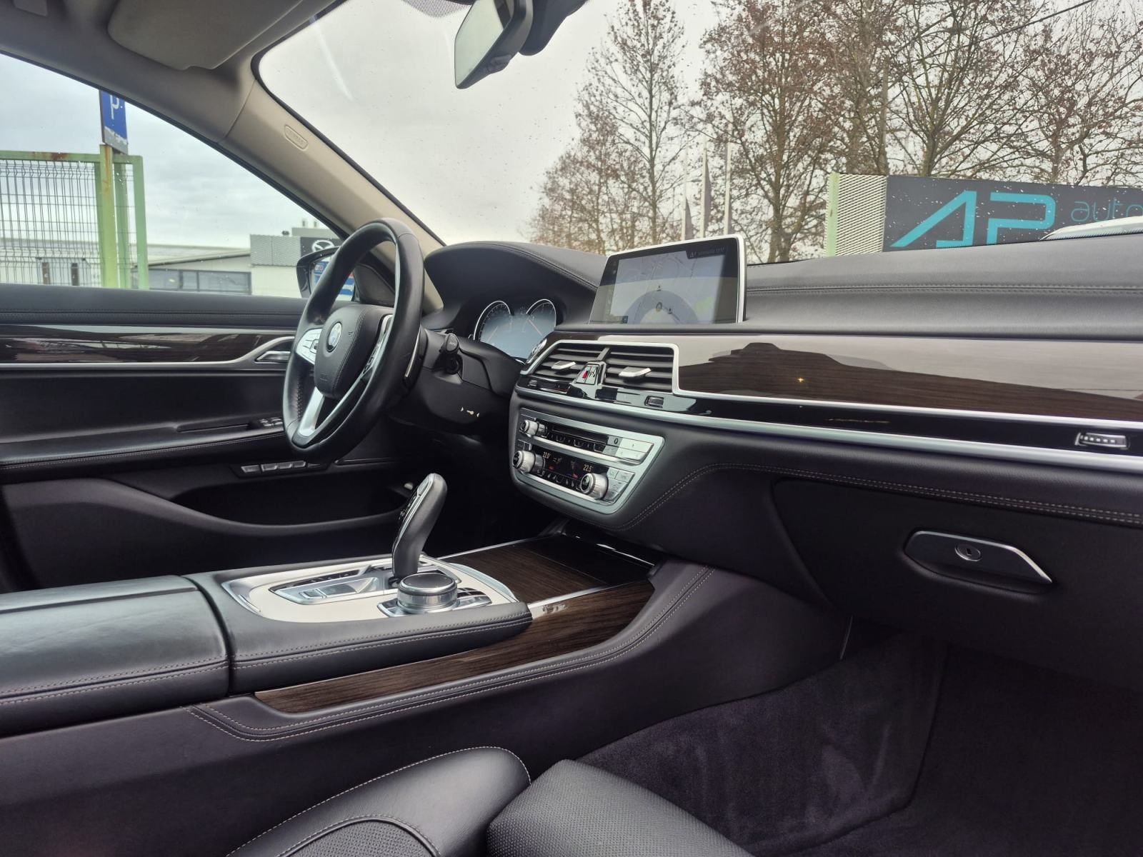 2016 BMW Serija 7 — fotografija 21