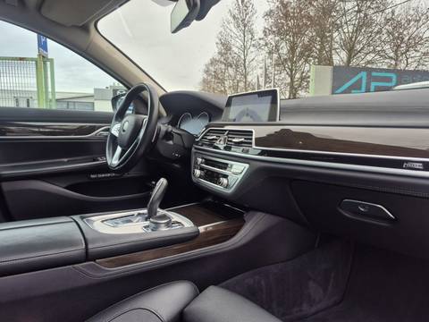 2016 BMW Serija 7 — sličica 21