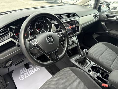 2022 Volkswagen Touran — sličica 26