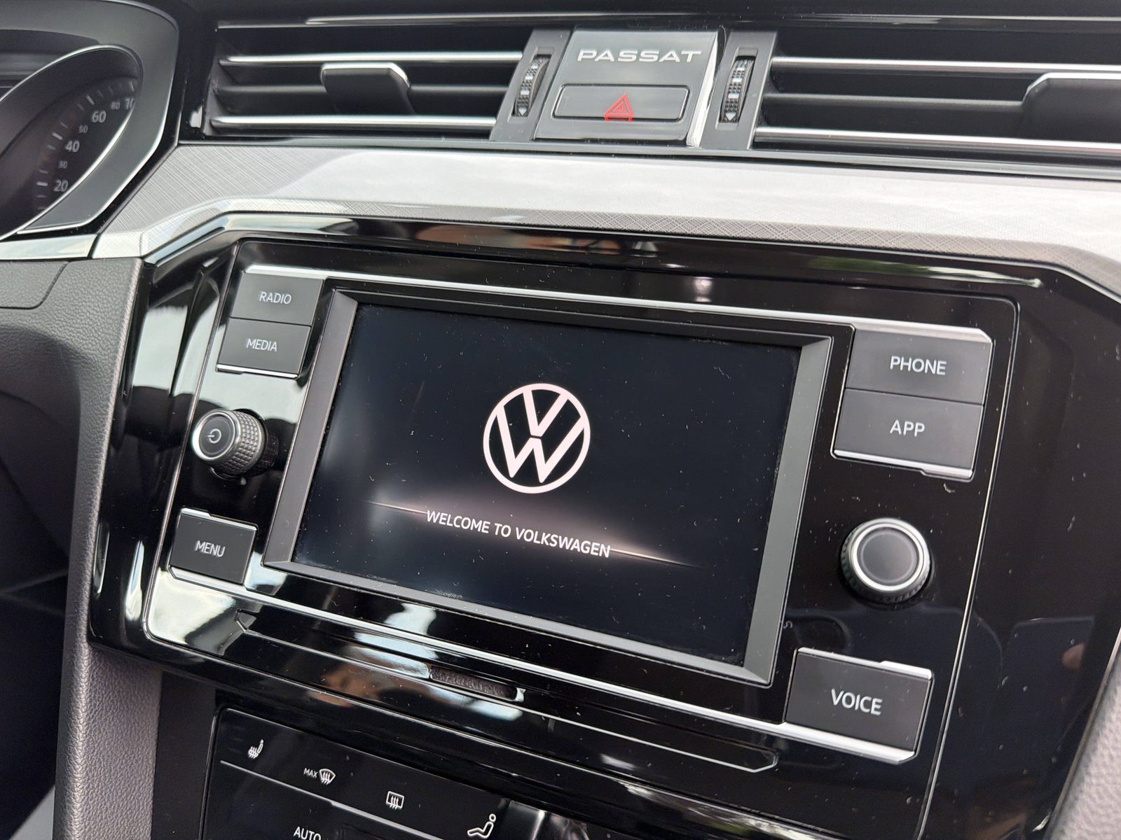 2021 Volkswagen Passat — fotografija 20