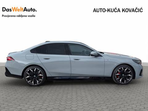 2025 BMW Serija 5 — sličica 4