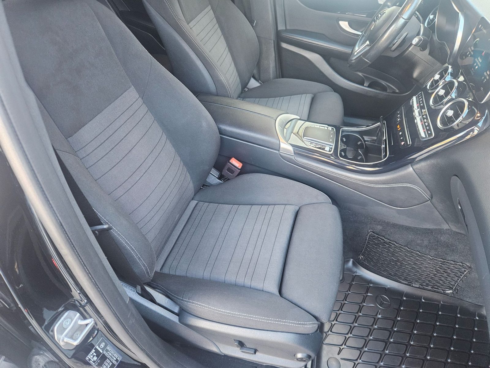 2020 Mercedes-Benz GLC — fotografija 8