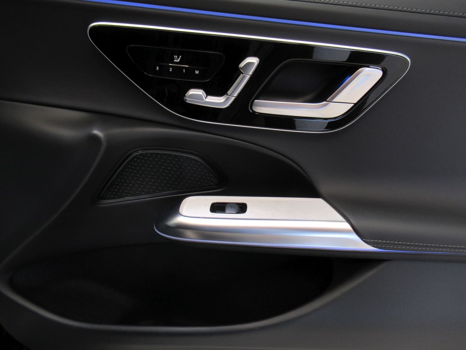 2025 Mercedes-Benz E-klasa AMG Line — fotografija 11