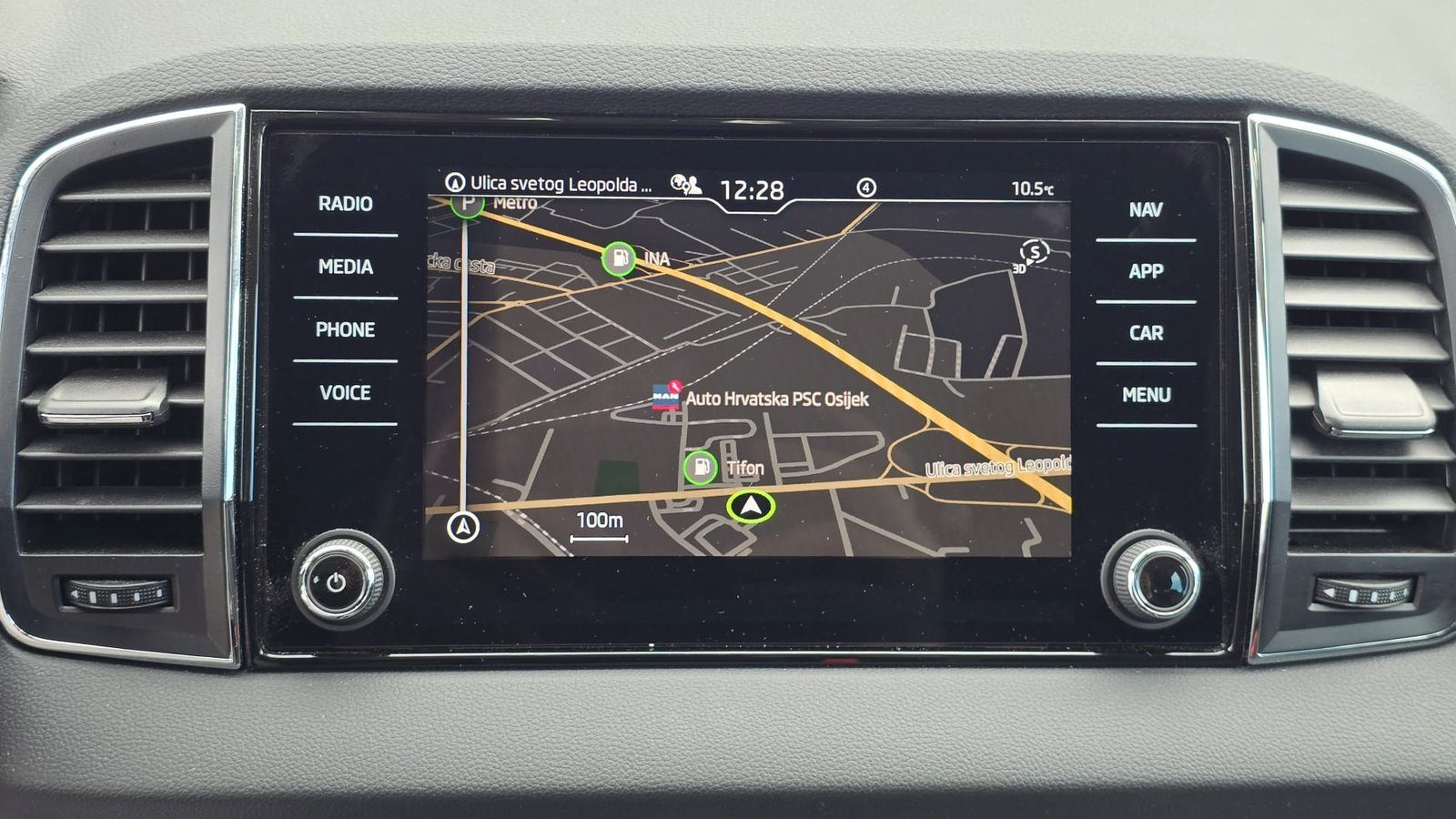 2023 Škoda Karoq — fotografija 15