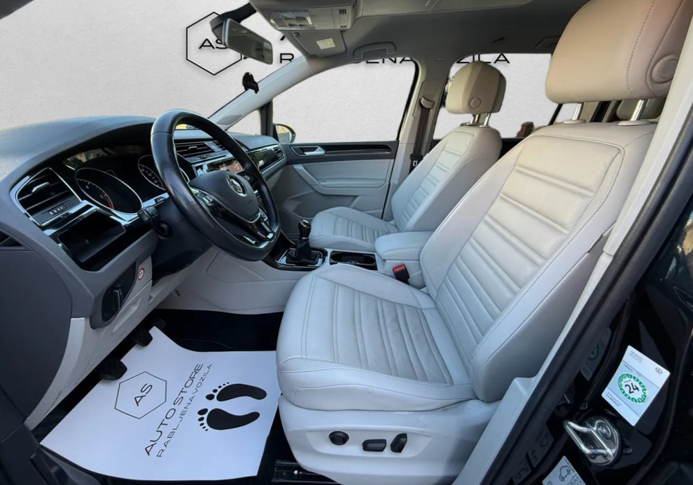 2018 Volkswagen Touran Highline — fotografija 20