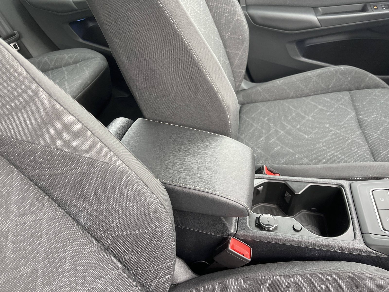 2024 Volkswagen Golf — fotografija 22