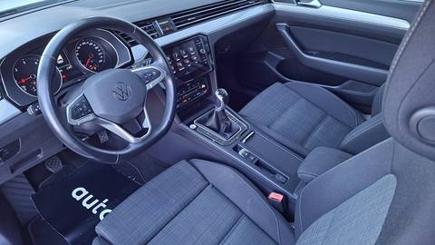 2021 Volkswagen Passat — sličica 5