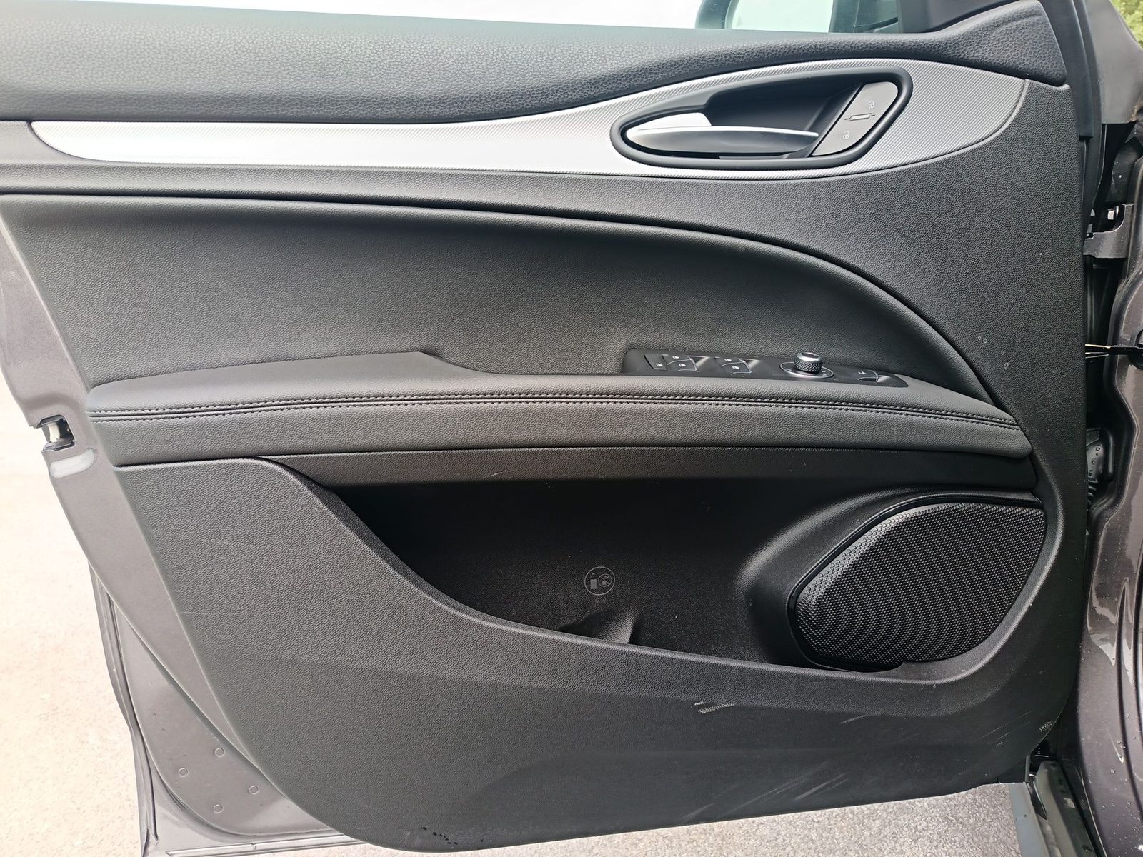2024 Alfa Romeo Stelvio — fotografija 15