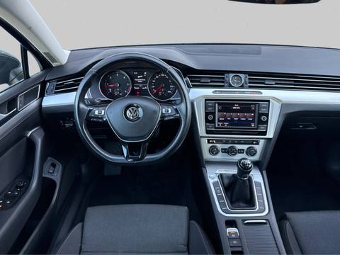 2017 Volkswagen Passat — sličica 10