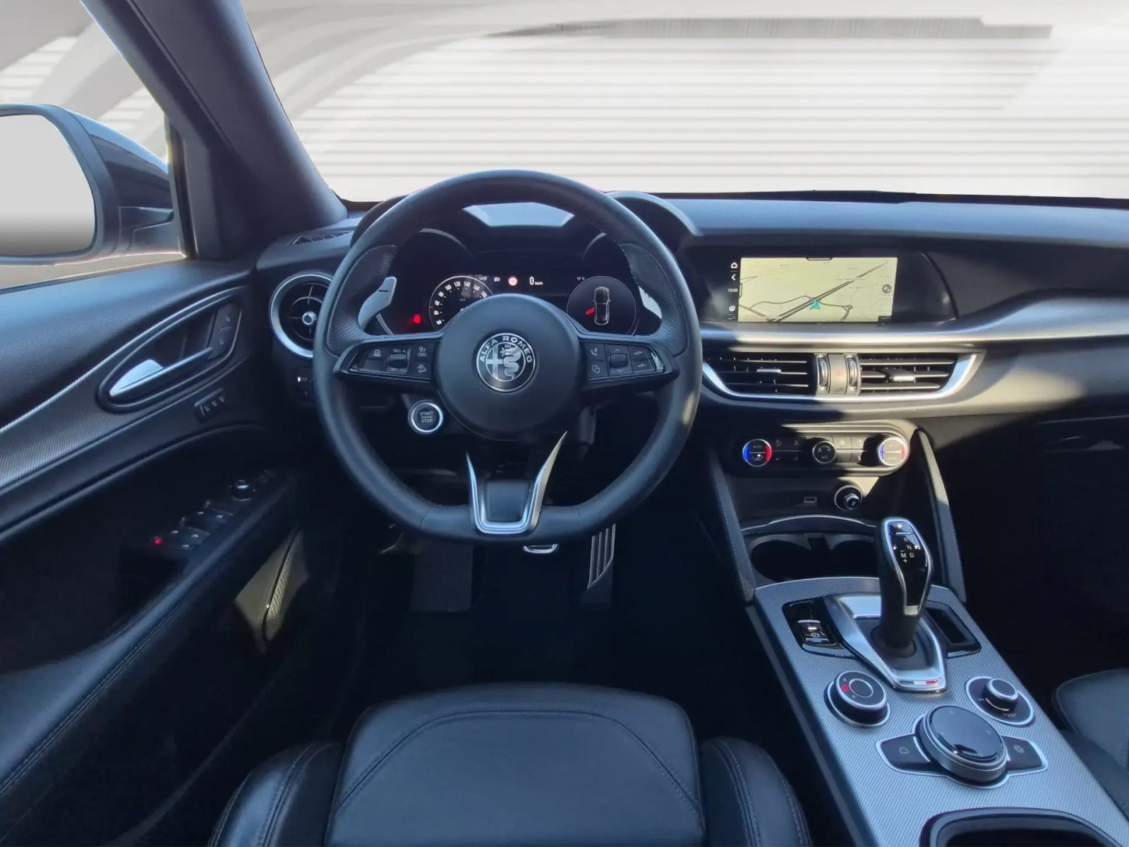 2025 Alfa Romeo Stelvio — fotografija 10