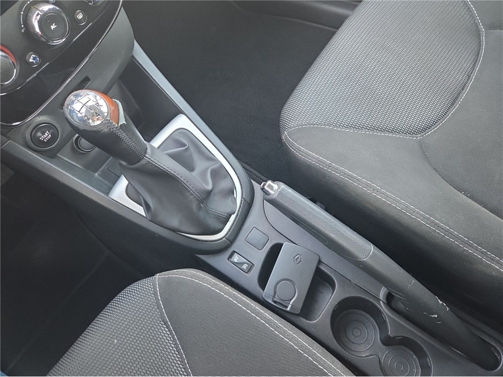 2013 Renault Clio — fotografija 15