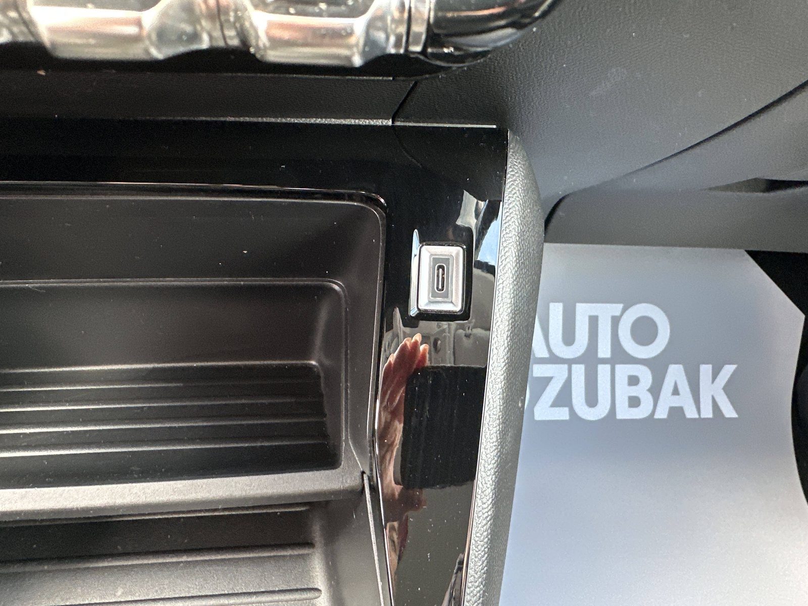 2024 Peugeot 208 — fotografija 21
