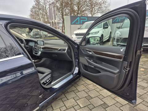 2016 BMW Serija 7 — sličica 27