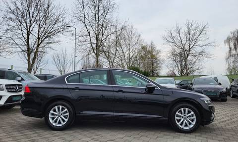 2020 Volkswagen Passat — sličica 6