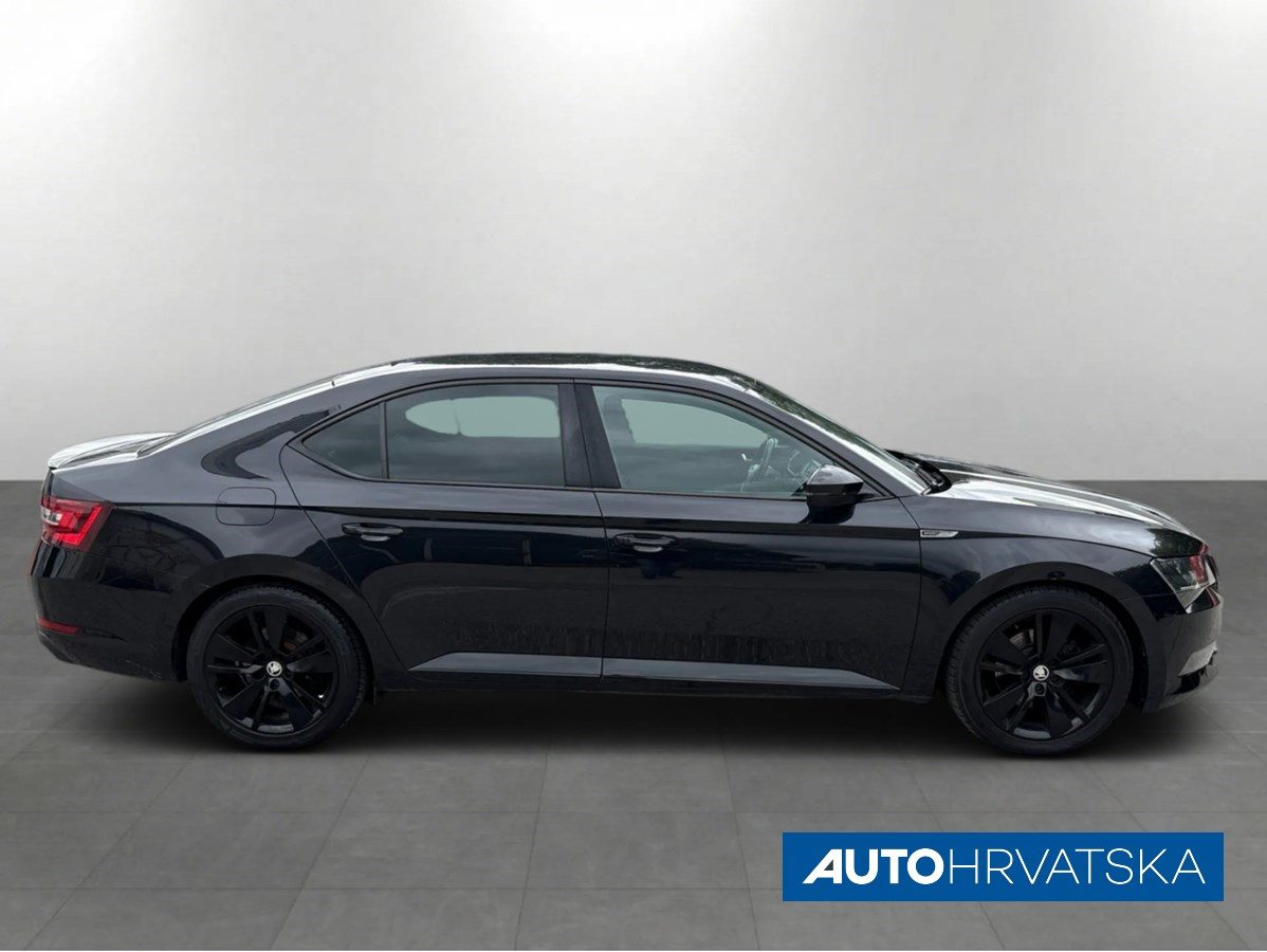 2019 Škoda Superb — fotografija 5