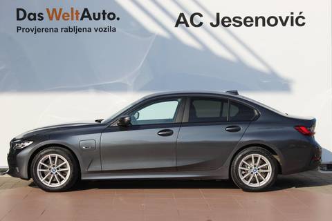 2022 BMW Serija 3 — sličica 4