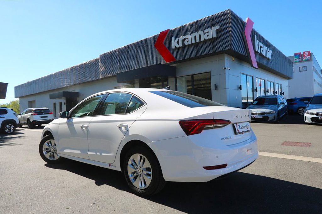 2022 Škoda Octavia — fotografija 17