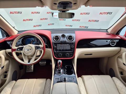 2016 Bentley Bentayga — sličica 12