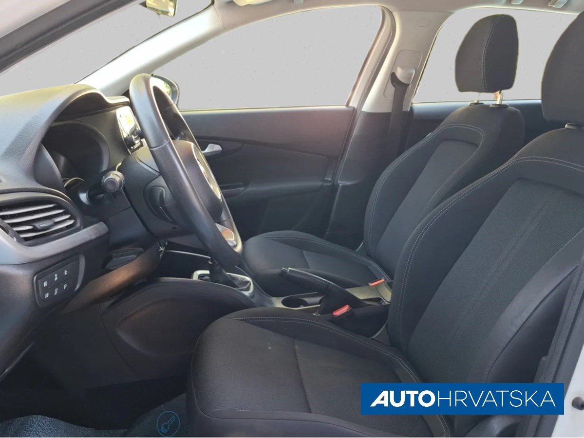 2017 Fiat Tipo — fotografija 12