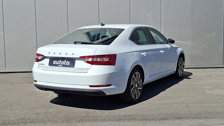 2021 Škoda Superb — fotografija 3