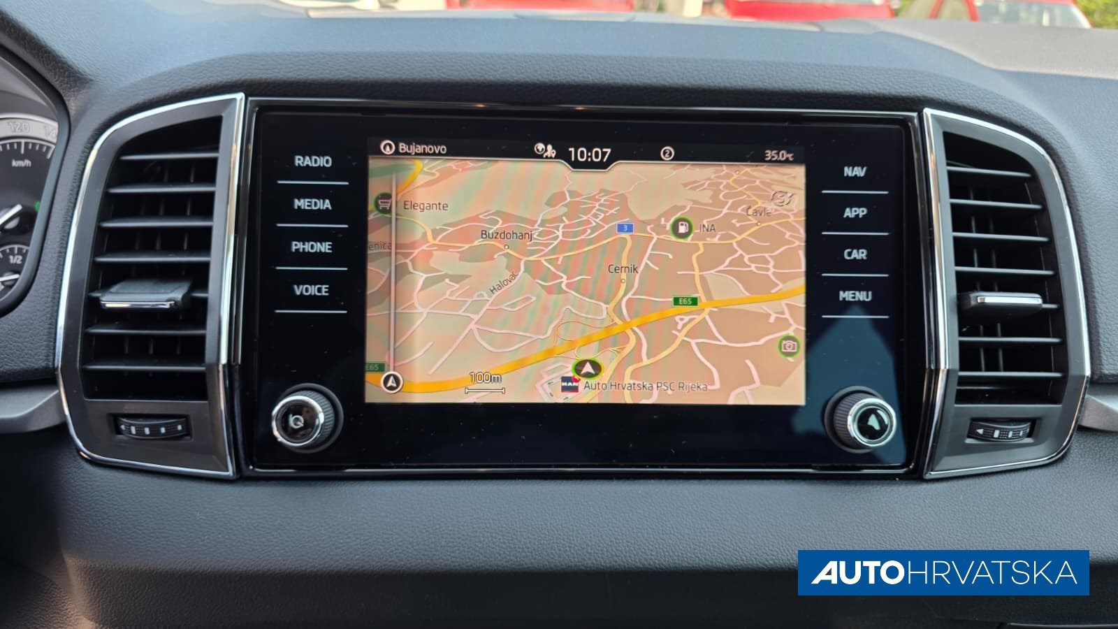 2021 Škoda Karoq — fotografija 18